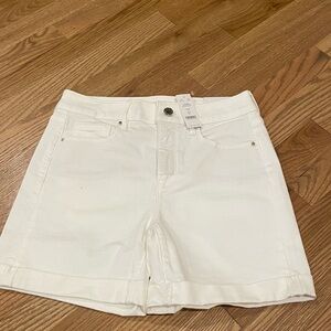 White House Black Market NWT Shorts - White, Size 0